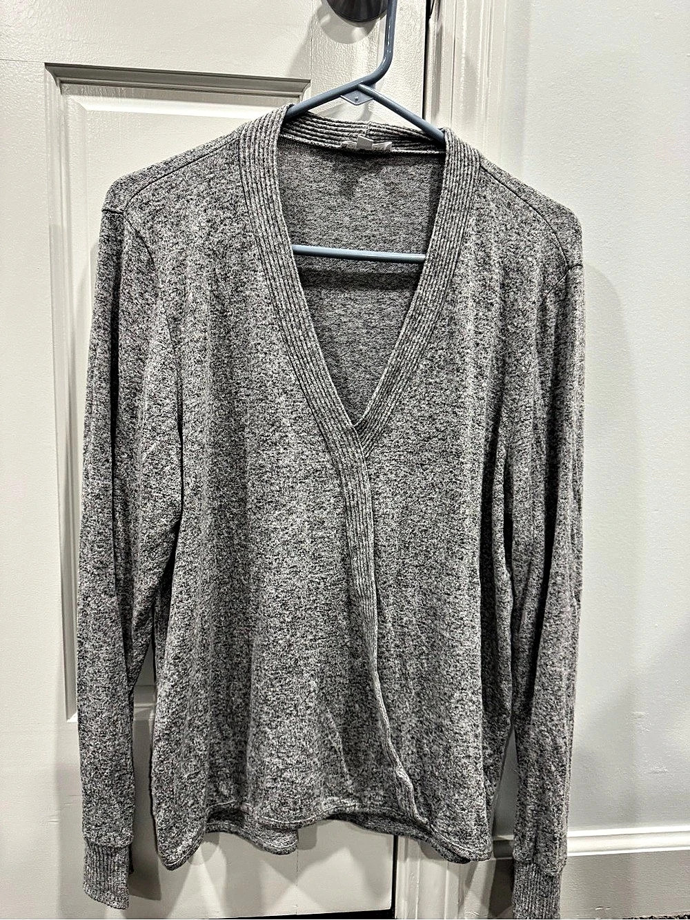 Olivia Grey V-Neck Gray Sweater Like New